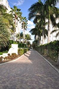 Tropics Hotel Miami Beach 1550 Collins Ave