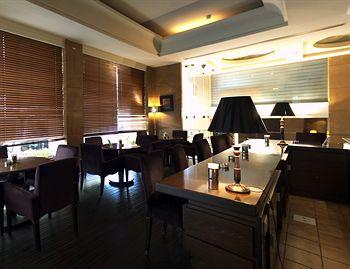 Plaza Hotel Beirut Hamra Street