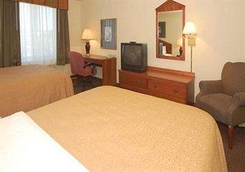 Quality Inn And Suites Bossier City 2717 Village Lane