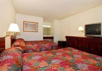 Rodeway Inn Magic Mountain Castaic 31558 Castaic Rd.