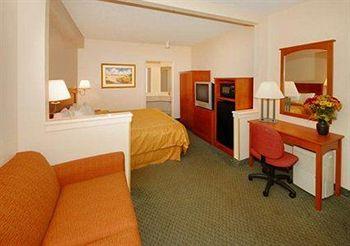 Comfort Suites Deerfield Beach 1040 E Newport Center Dr