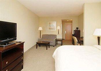 Comfort Suites Foley 150 West Riviera Blvd.