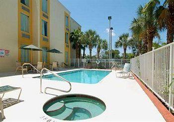 Comfort Inn & Suites Fort Lauderdale 3551 West Commercial Boulevard