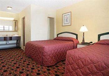 Econo Lodge Inn And Suites Fort Lauderdale 2949 N. Federal Hwy