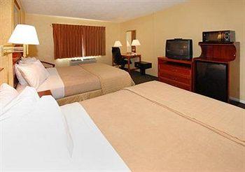 Quality Inn and Suites Goodyear 950 N. Dysart Road