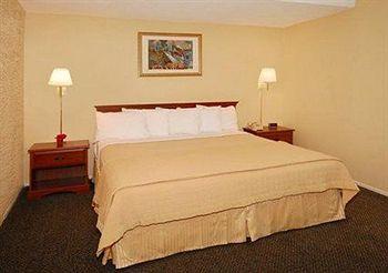 Quality Inn and Suites Goodyear 950 N. Dysart Road