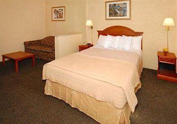 Quality Inn and Suites Goodyear 950 N. Dysart Road