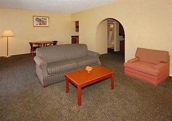 Quality Inn and Suites Goodyear 950 N. Dysart Road