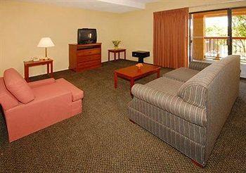 Quality Inn and Suites Goodyear 950 N. Dysart Road