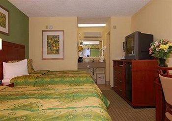 Quality Inn & Suites Boulevard Hollywood 4900 HOLLYWOOD BLVD