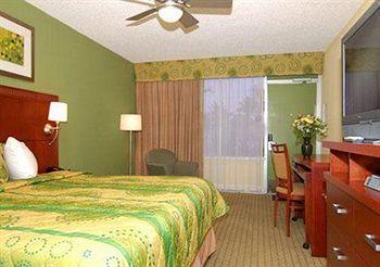 Quality Inn & Suites Boulevard Hollywood 4900 HOLLYWOOD BLVD