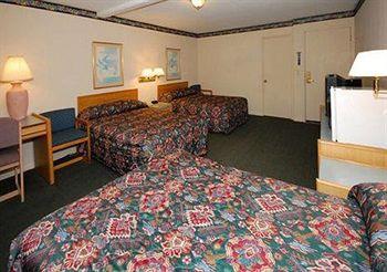 Econo Lodge Kalkaska 703 N. Cedar St. (US 131)