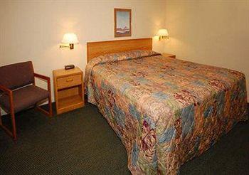 Econo Lodge Kalkaska 703 N. Cedar St. (US 131)