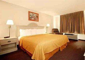 Quality Inn Merriam 6601 East Frontage Rd.