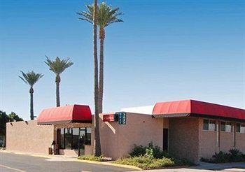 Econo Lodge Airport Phoenix 3037 E. Van Buren Street