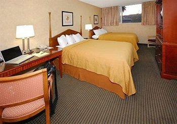 Quality Inn and Suites Downtown Phoenix 202 East Mcdowell Road