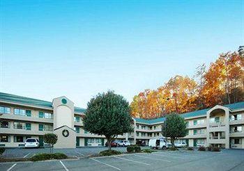 Quality Inn & Suites Dollywood Lane Pigeon Forge 3756 PARKWAY