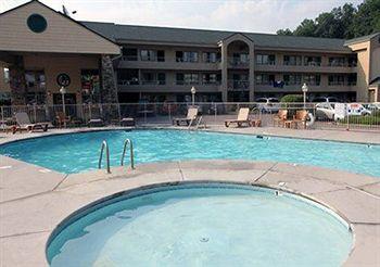 Quality Inn & Suites Dollywood Lane Pigeon Forge 3756 PARKWAY