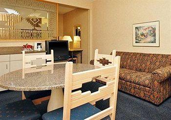 Comfort Suites Old Town Scottsdale 3275 N. Drinkwater Blvd.