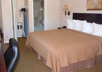 Quality Inn & Suites Thousand Oaks 12 Conejo Blvd