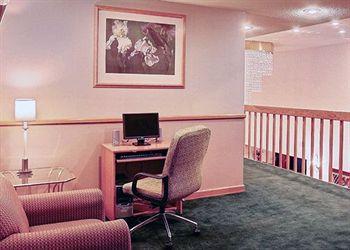 Quality Inn & Suites Shelbyville (Indiana) 111 Lee Blvd