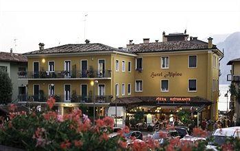 Hotel Alpino Malcesine Piazza Statuto 23