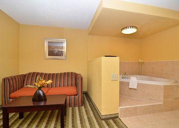 Comfort Inn & Suites Washington D.C. 1600 New York Avenue NE