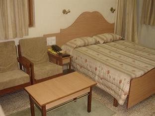 Chateau Windsor Hotel Mumbai 86, Veer Nariman Road, Churchgate