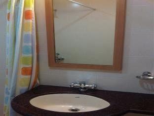 Chateau Windsor Hotel Mumbai 86, Veer Nariman Road, Churchgate