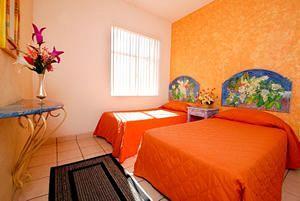 Hotel & Suites Galeria Morelia Dr. Miguel Silva # 71-B Colcentrao