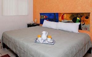 Hotel & Suites Galeria Morelia Dr. Miguel Silva # 71-B Colcentrao