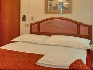 Mumbai Residency Hotel 501-A wing, Dhiraj Heritage Complex, SP Road, Milan Subway Junction