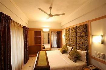 Southern Hotel New Delhi 18/2 Arya Samaj Road WEA Karol Bagh