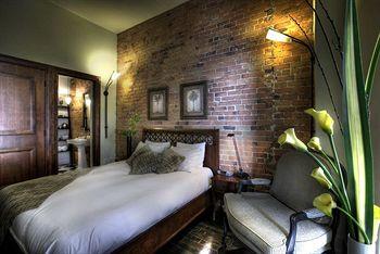 Le Place d'Armes Hotel & Suites Montreal 55 St-Jacques Street West