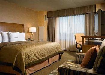 Doubletree Guest Suites Anaheim 2085 S Harbor Blvd