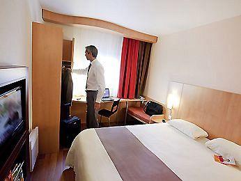 Ibis Vitre Centre Hotel 1 Boulevard De Chateaubriant