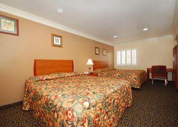 Rodeway Inn & Suites Anaheim 2145 South Harbor Boulevard