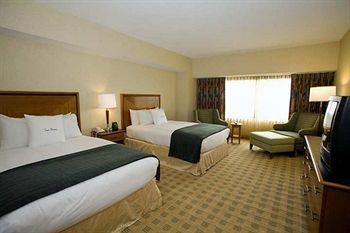 Doubletree Guest Suites Downers Grove 2111 Butterfield Road