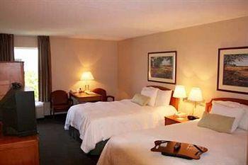 Hampton Inn & Suites Newtown Yardley 1000 Stony Hill Road