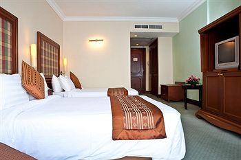 Cambodiana Hotel Phnom Penh 313 Sisowath Quay