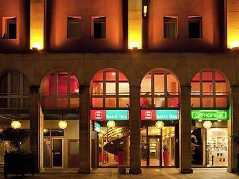 Hotel Ibis Epernay Centre Ville 19 Rue Chocatelle place des Arcades