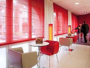 Ibis Epernay Centre Ville Hotel 19 Rue Chocatelle place des Arcades