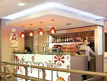 Ibis Epernay Centre Ville Hotel 19 Rue Chocatelle place des Arcades