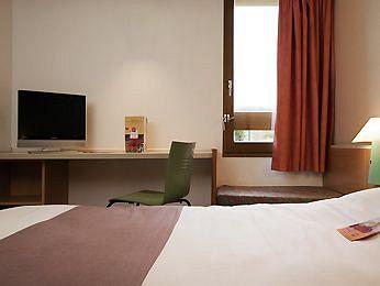 Ibis Epernay Centre Ville Hotel 19 Rue Chocatelle place des Arcades