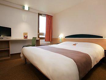 Ibis Epernay Centre Ville Hotel 19 Rue Chocatelle place des Arcades