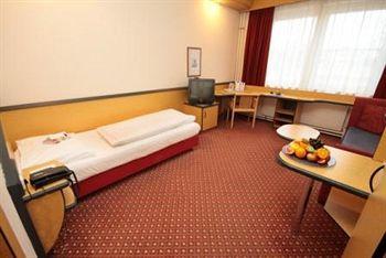 Dorint Airport Hotel Berlin Tegel Gotthardstrasse 96