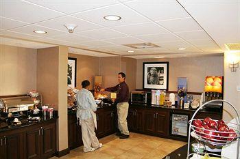 Photo of Hampton Inn &amp; Suites Alexandria