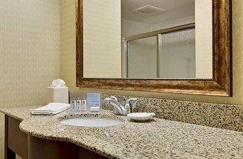 Hampton Inn Mchenry 1555 South Route 31