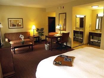 Holiday Inn Express Hotel & Suites Auburn Opelika 1801 Capps Landing