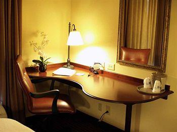 Holiday Inn Express Hotel & Suites Auburn Opelika 1801 Capps Landing